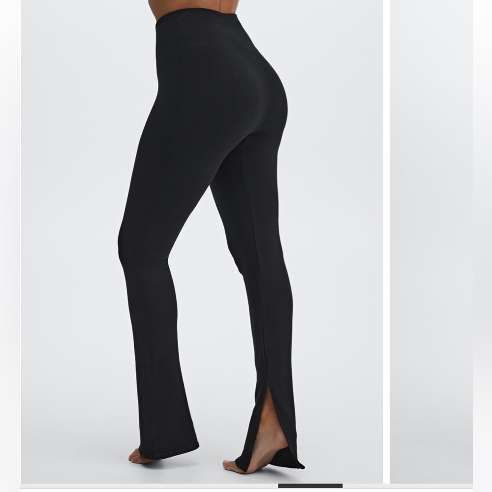 NWT Cloud Seamless High Waisted Pants in Dark brown- Sold Out Color
